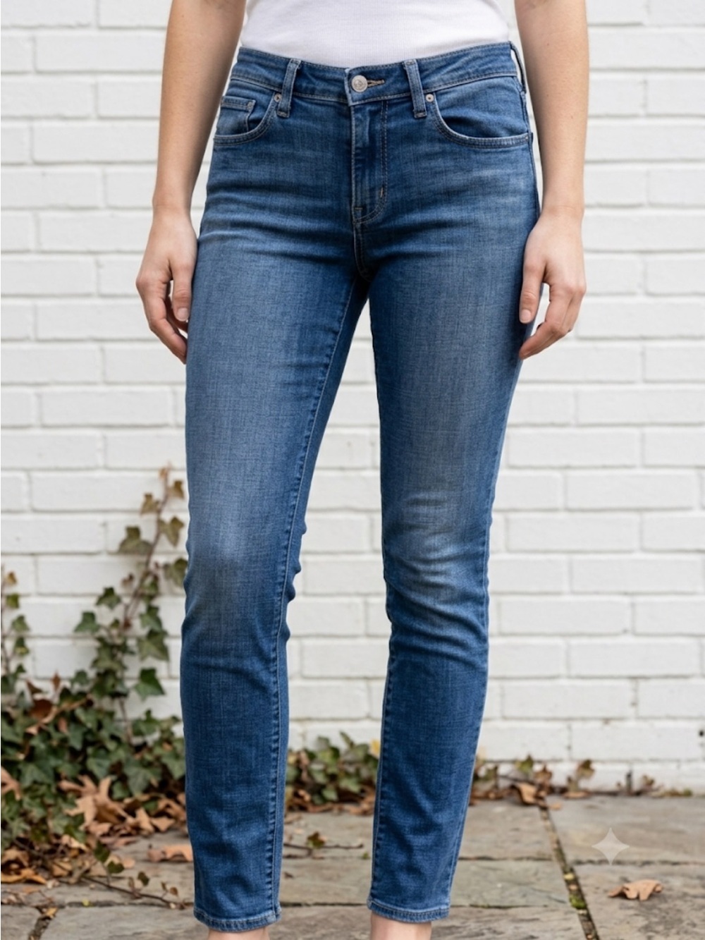 Levi’s Mid‑Rise Skinny Jeans – Size 8 (W29 L32) | Classic Denim | Blue